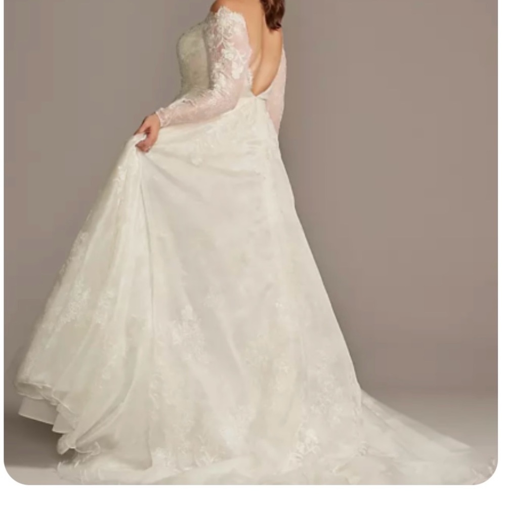 Elegant Lace Wedding Gown- BRAND NEW